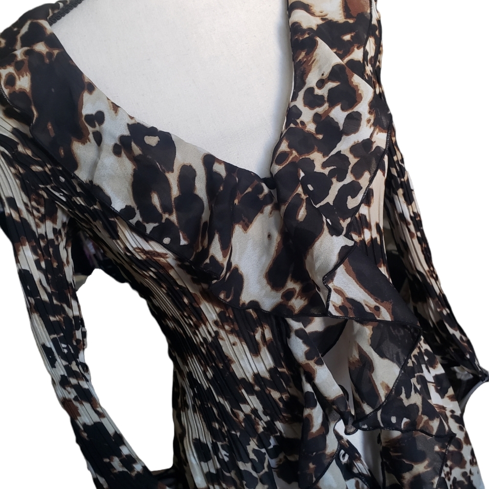 LEAPORD PRINT RUFFLED TOP - Picture 2 of 9
